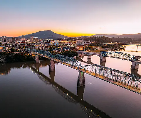 Chattanooga, Tennessee bridge and skyline