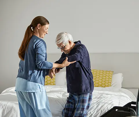 Health aid assists elderly patient